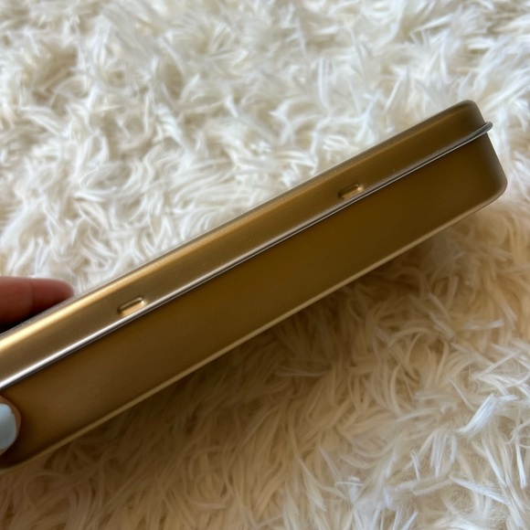 Disney Explorers Amenity Kit Hong Kong Disney New‎ in tin - Picture 2 of 4